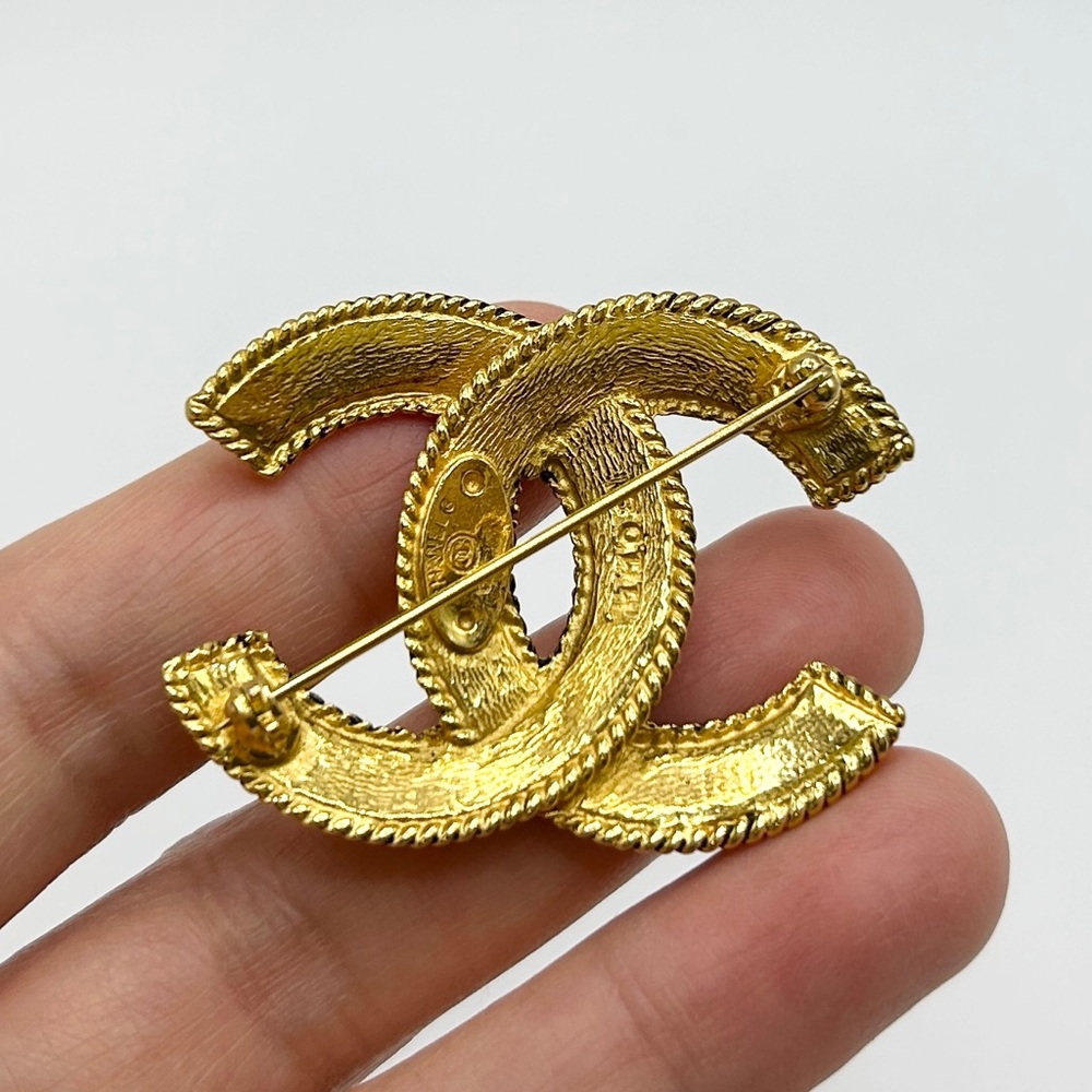 Chanel Vintage CC Logo Brooch Pin Gold Plated, with Chanel Box - Picture 3 of 5